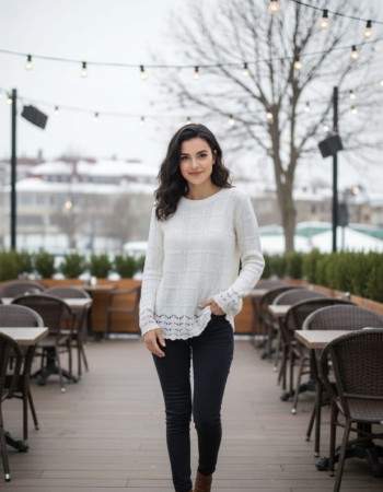 Dantel Detaylı Beyaz Triko Kazak