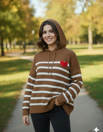 Kadın Kahverengi Çizgili Kapüşonlu Triko Kazak - Kalp Detaylı